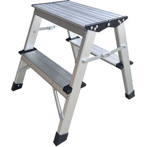 Trittleiter Klapptritt aus sehr robustem und langlebigem Aluminium